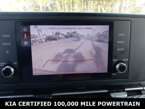 Used 2024 Kia Carnival LX image 15