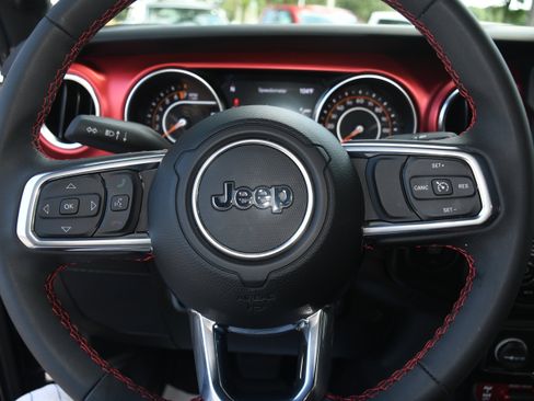 Used 2023 Jeep Gladiator Rubicon w/ LED Lighting Group image 11