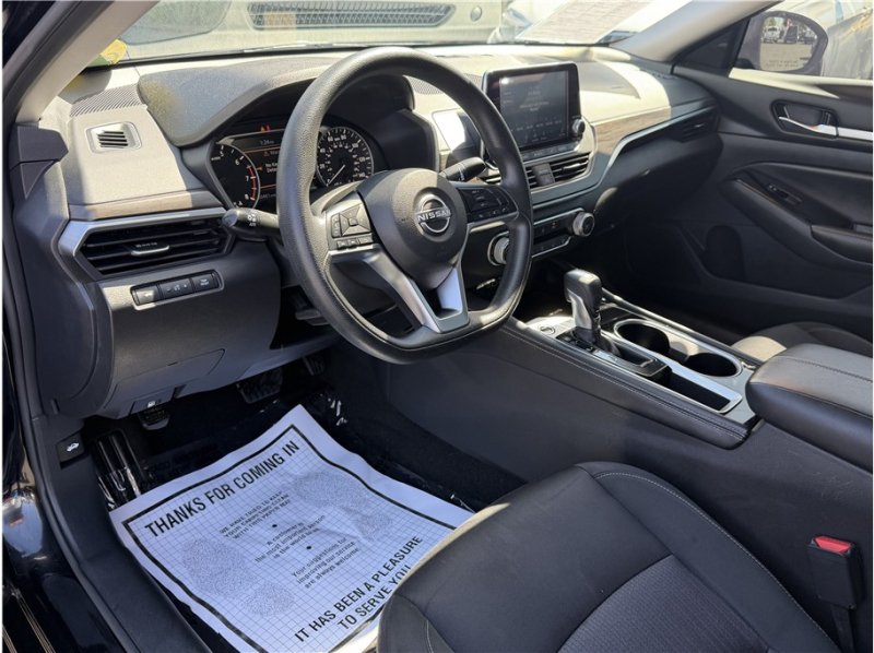 Used 2023 Nissan Altima 2.5 SV FWD image 14