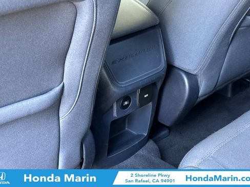 Used 2025 Ford Explorer Active AWD/4WD image 16