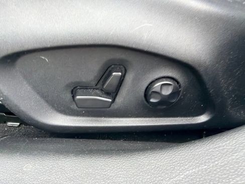 Used 2018 Jeep Compass Limited w/ Navigation Group AWD/4WD image 19
