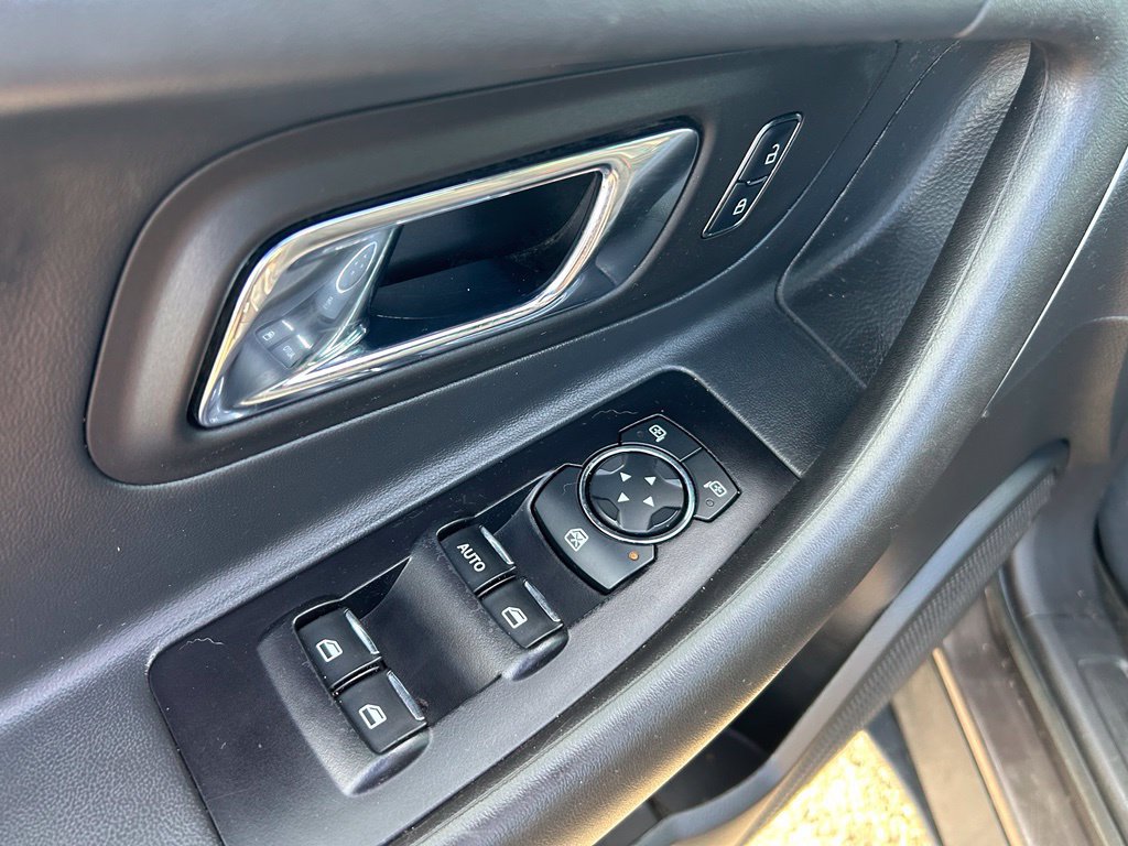 Used 2016 Ford Taurus SEL FWD image 19