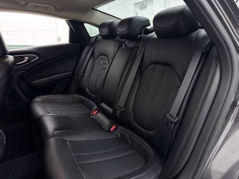 Used 2015 Chrysler 200 C w/ Navigation & Sound Group I image 30