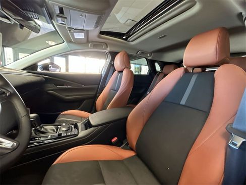 New 2025 MAZDA CX-30 Carbon image 11