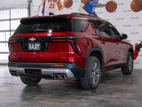 Used 2025 Chevrolet Traverse LT image 26