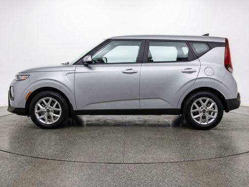 Used 2025 Kia Soul LX w/ LX Technology Package image 5