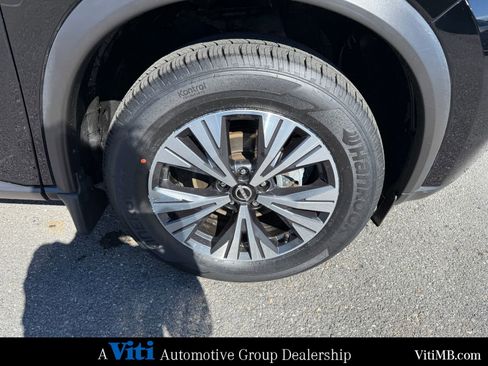 Used 2023 Nissan Rogue SV w/ SV Premium B Package image 15