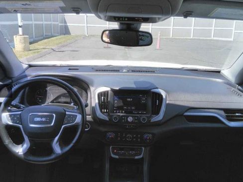 Used 2024 GMC Terrain SLT FWD image 4