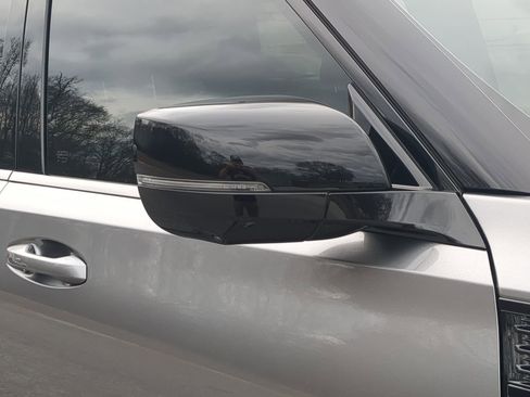 Used 2025 Nissan Armada PRO-4X image 10