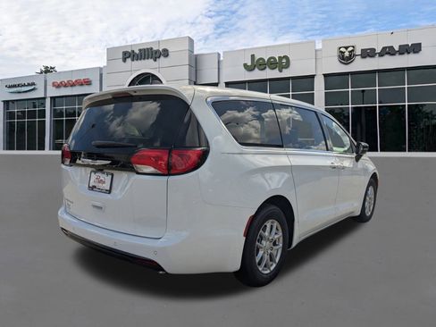 New 2026 Chrysler Voyager LX image 3