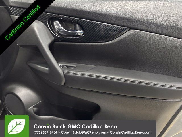 Used 2017 Nissan Rogue SL FWD image 33