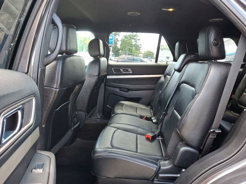 Used 2016 Ford Explorer XLT w/ Equipment Group 202A image 10