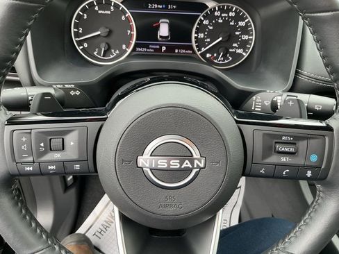 Used 2022 Nissan Rogue SV w/ SV Premium Package image 28