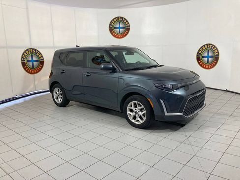 Used 2025 Kia Soul LX w/ LX Technology Package FWD image 16