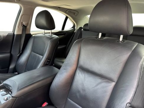 Used 2015 Lexus LS 460 w/ Comfort Package RWD image 9