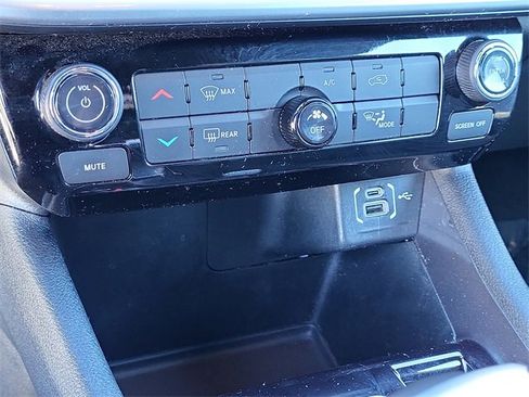 Certified 2024 Jeep Compass Latitude image 15