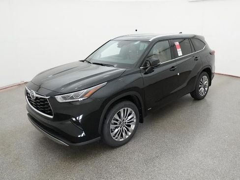 New 2026 Toyota Highlander Platinum AWD/4WD image 1