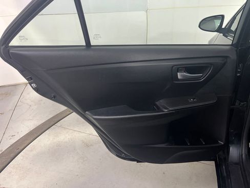 Used 2017 Toyota Camry SE image 27