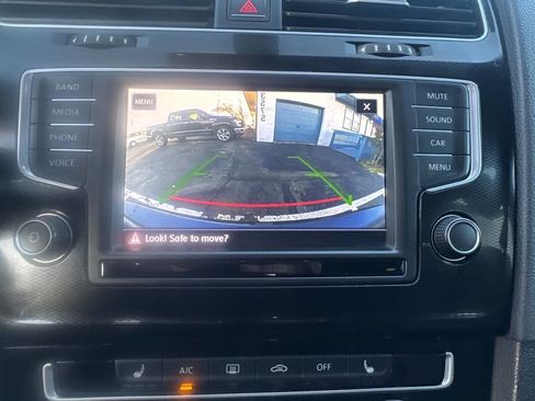 Used 2017 Volkswagen GTI SE image 22