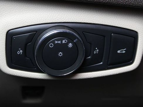 Used 2019 Lincoln MKC Select w/ Select Plus Package FWD image 27