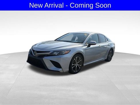 Used 2019 Toyota Camry SE FWD image 1