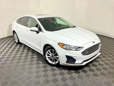 Used 2020 Ford Fusion SE image 4