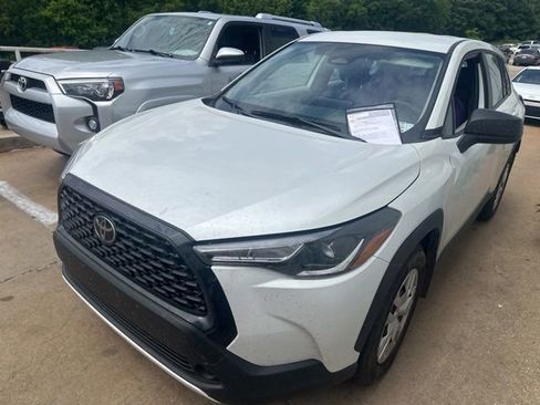 Used 2025 Toyota Corolla Cross L FWD image 3