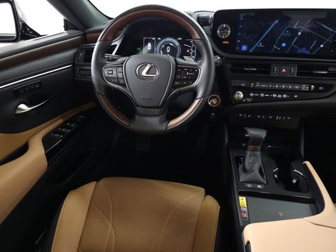 Certified 2025 Lexus ES 300h w/ Luxury Package image 17
