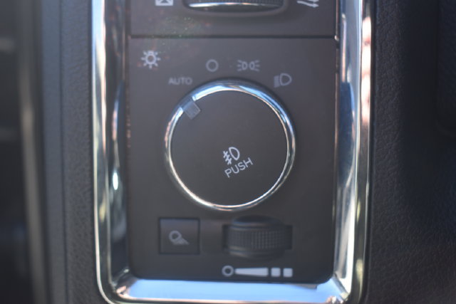 Used 2014 RAM 2500 Laramie w/ Black Appearance Group AWD/4WD image 25
