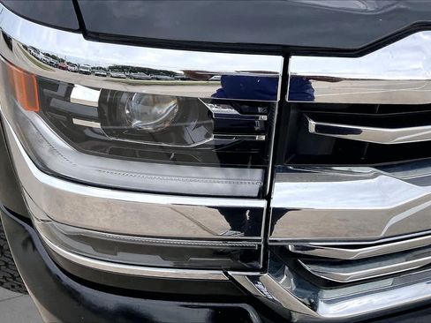Used 2018 Chevrolet Silverado 1500 High Country AWD/4WD image 27