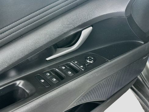 Used 2025 Hyundai Elantra Limited FWD image 15