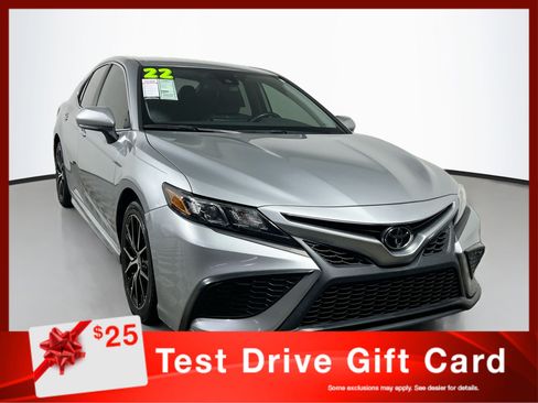 Used 2022 Toyota Camry SE FWD image 1