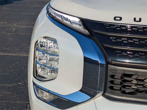 Used 2024 Mitsubishi Outlander FWD image 10