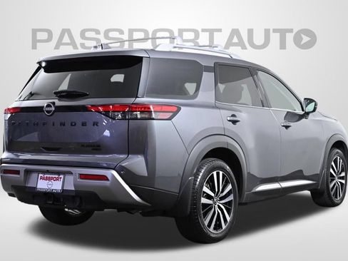 Certified 2024 Nissan Pathfinder Platinum w/ Black Appearance Package AWD/4WD image 9
