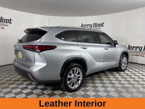 Used 2023 Toyota Highlander Limited image 5