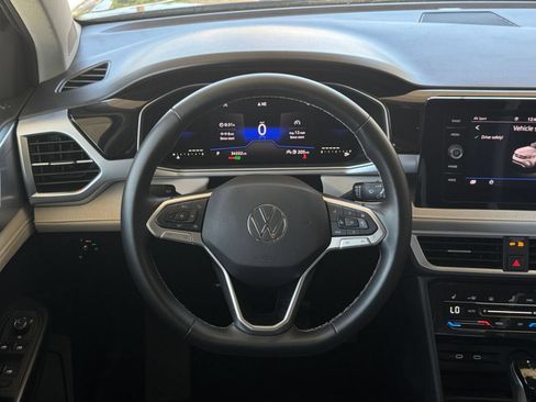 Used 2025 Volkswagen Taos SE AWD/4WD image 29