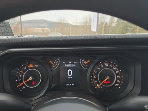 Used 2024 Jeep Wrangler Sport image 23