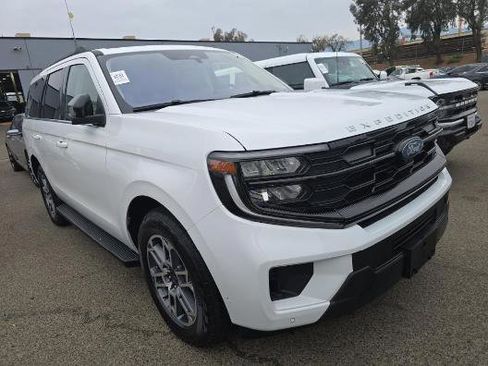 Used 2025 Ford Expedition Active image 1