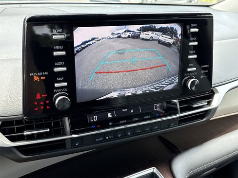 Used 2022 Toyota Sienna XLE image 26