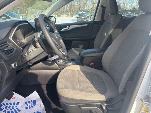 Used 2021 Ford Escape SE image 2