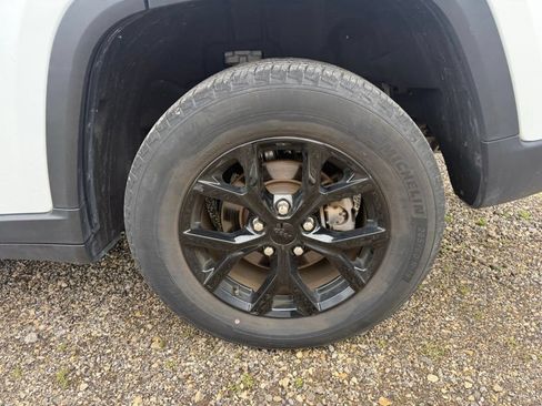 Used 2024 Jeep Grand Cherokee Altitude AWD/4WD image 24