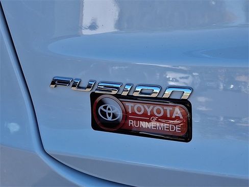 Used 2020 Ford Fusion SE image 30