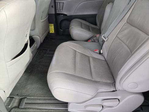 Used 2015 Toyota Sienna XLE w/ XLE Navigation Package image 33