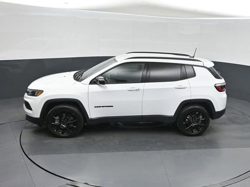 Used 2025 Jeep Compass Latitude w/ Altitude Special Edition AWD/4WD image 34