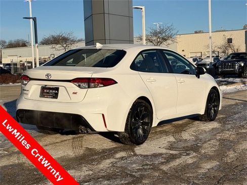 Used 2025 Toyota Corolla SE image 3