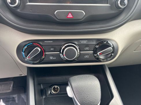 Used 2025 Kia Soul LX w/ LX Technology Package image 23