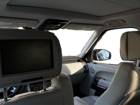 Used 2016 Land Rover Range Rover HSE image 14