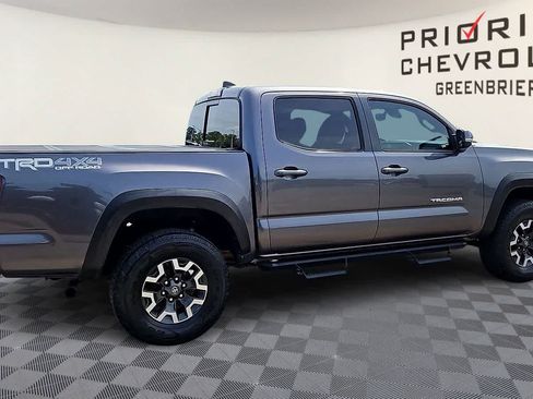 Used 2018 Toyota Tacoma TRD Off-Road AWD/4WD image 8