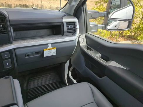New 2026 Ford F250 XL w/ XL Chrome Package AWD/4WD image 17