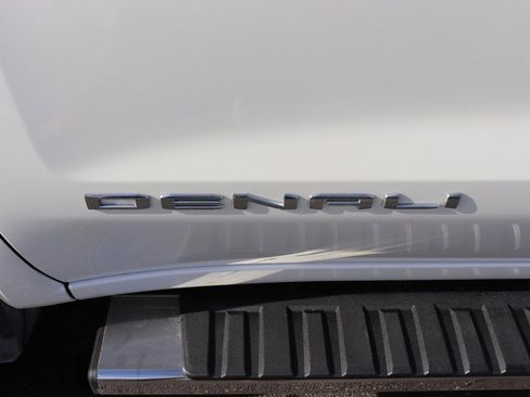 Used 2023 GMC Sierra 1500 Denali image 7